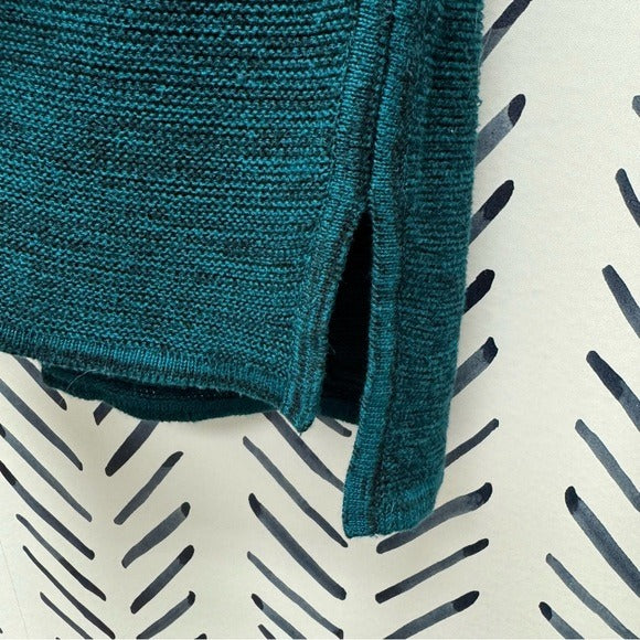 M - Ellen Tracy Teal & Black Tunic Length Sweater